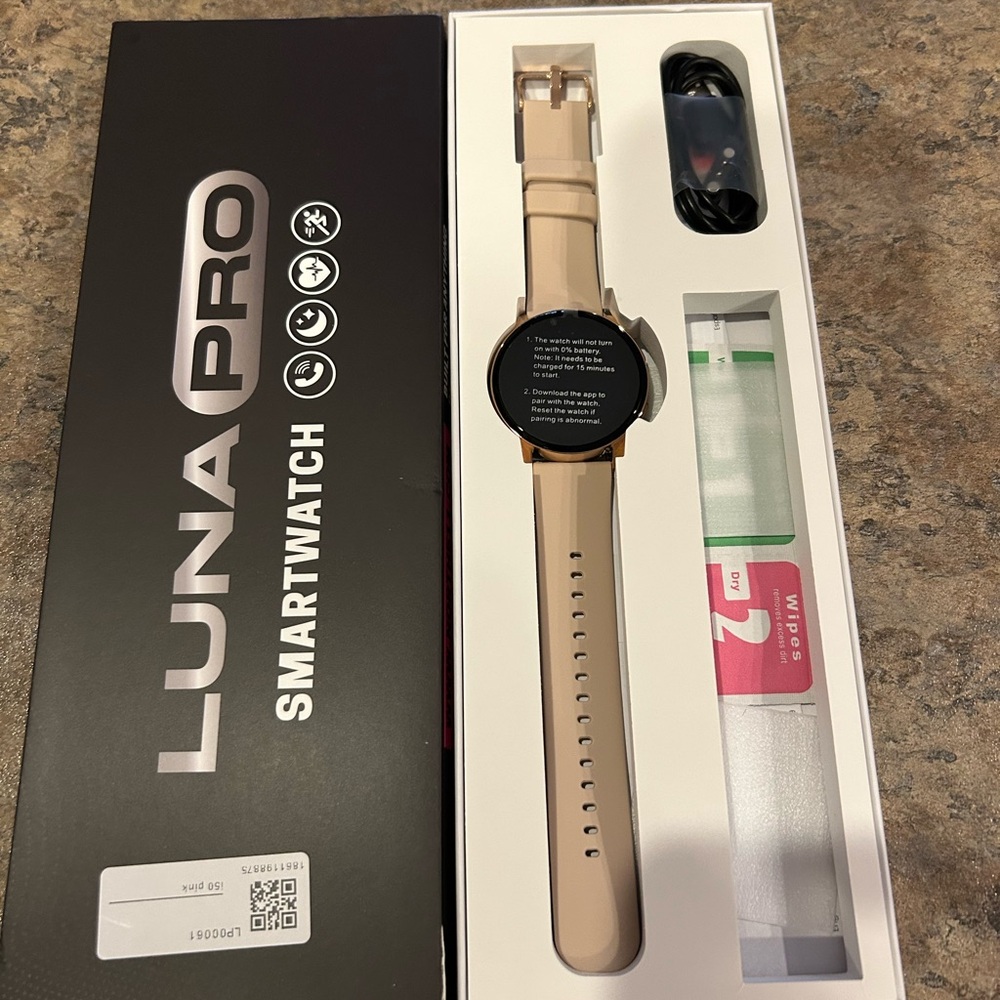 Luna Pro Smartwatch in light pink- Wearable